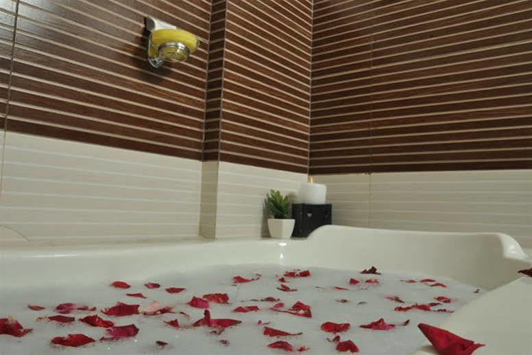 Moments Hotell Kolkata Eksteriør bilde
